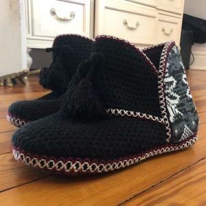 Never Worn Fuzzy House Shoes Size 8